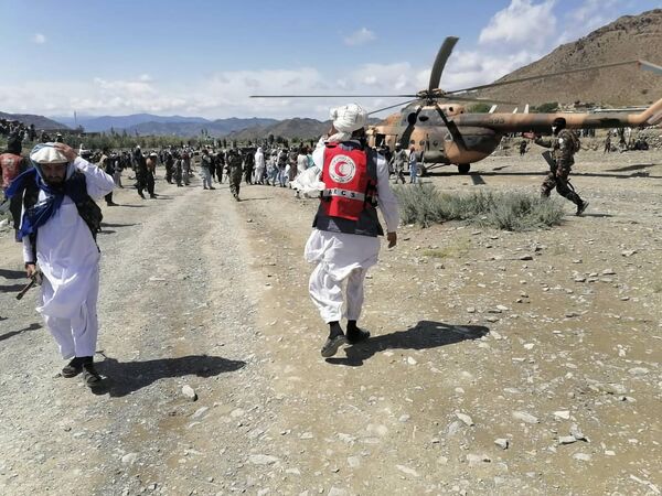 При этом организация быстрой помощи пострадавшим осложняется отсутствием достаточного числа спасательных самолетов и вертолетов - Sputnik Грузия