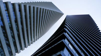 Открытие "Аксис тауэрс"