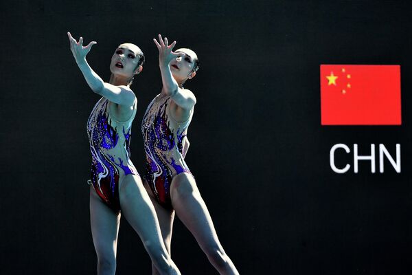 Люи Ван и Цяньи Ван из Китайской Народной Республики во время технического финала дуэтов - Sputnik Грузия