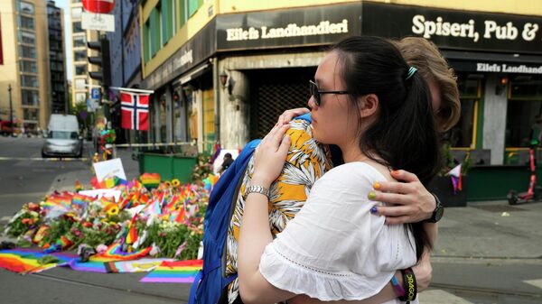 Траур по погибшим в Норвегии в Осло во время проведения Прайд фестиваля ЛГБТ сообщества - Sputnik Грузия