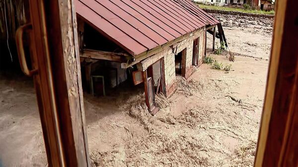 Разрушенные дома и дороги в Пасанаури из-за наводнения - видео - Sputnik Грузия