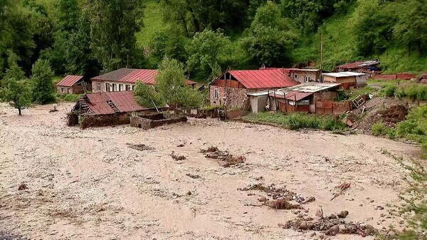 Река Арагви вышла из берегов. Наводнение в Душетском районе Грузии - Sputnik Грузия