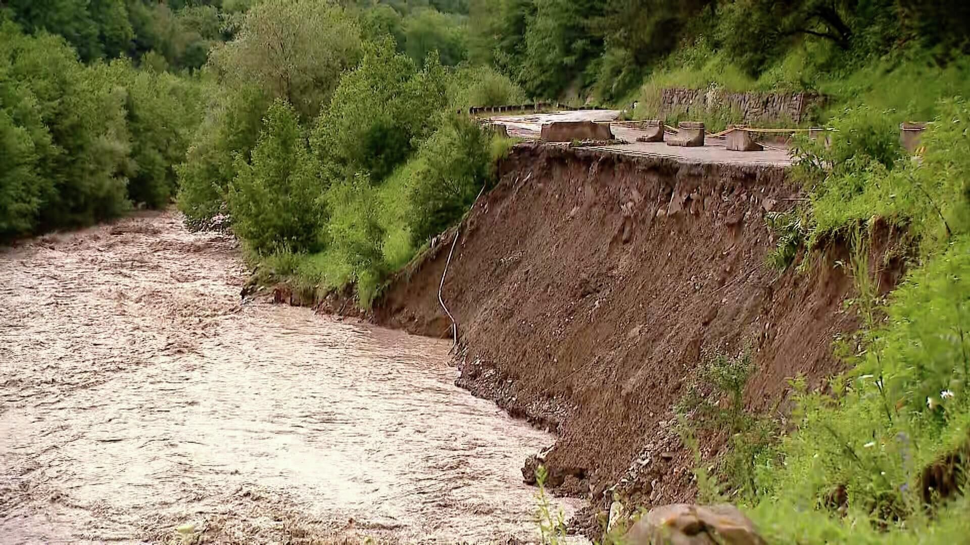 Река Арагви вышла из берегов. Наводнение в Душетском районе Грузии - Sputnik Грузия, 1920, 27.06.2022