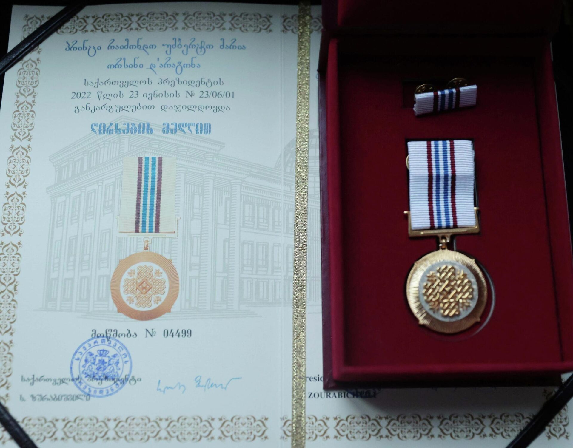 Президент Грузии Саломе Зурабишвили наградила принца Раймондо Орсини д'Арагона Медалью почета посмертно - Sputnik საქართველო, 1920, 28.06.2022