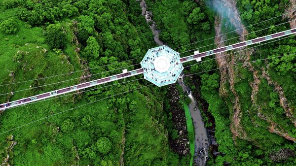 Стеклянный мост в каньоне Дашбаши - Sputnik Грузия