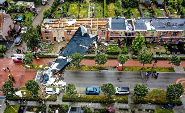 Последствия разрушительного торнадо  в приморском городе Зирикзее - Sputnik Грузия