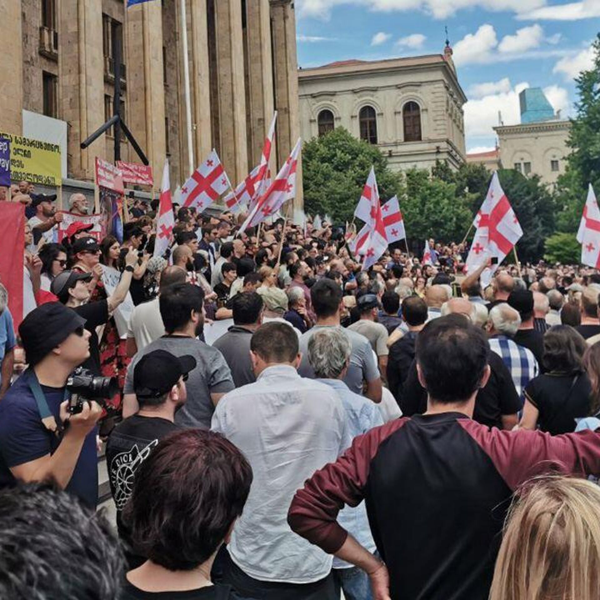 Новости сегодня свежие грузия и россия фан. Протесты в Грузии 2023. Протесты в Тбилиси.