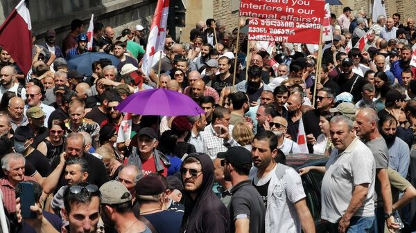 Акция протеста противников ЛГБТ в центре столицы Грузии 2 июля 2022 - Sputnik Грузия