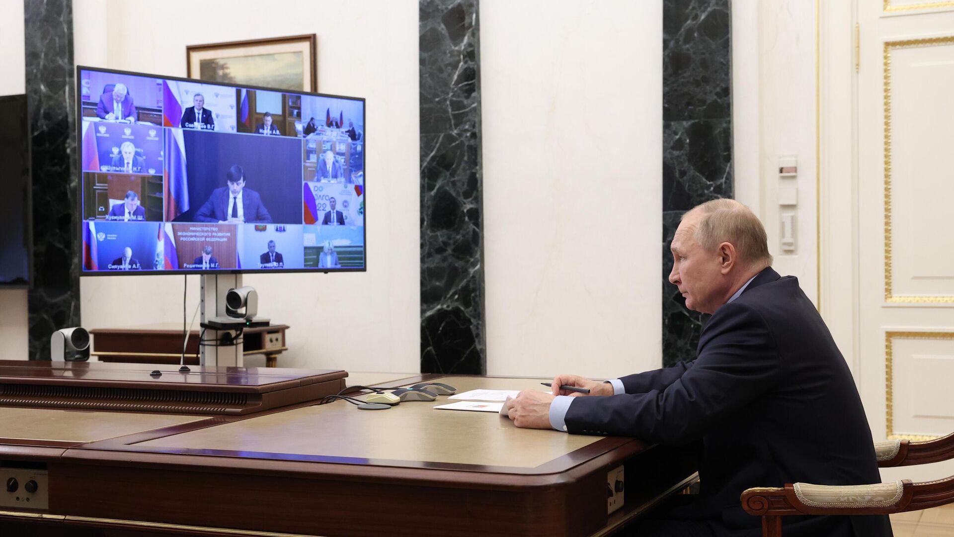 Президент РФ В. Путин провел совещание с членами правительства - Sputnik Грузия, 1920, 08.07.2022