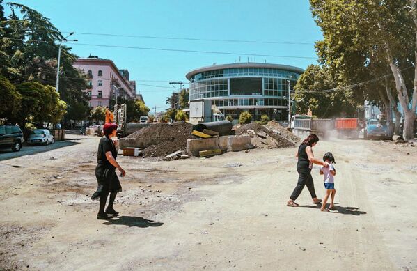 Восстанавливаемая зона включает участок дороги от подъема Варазисхеви до улицы Човелидзе - Sputnik Грузия