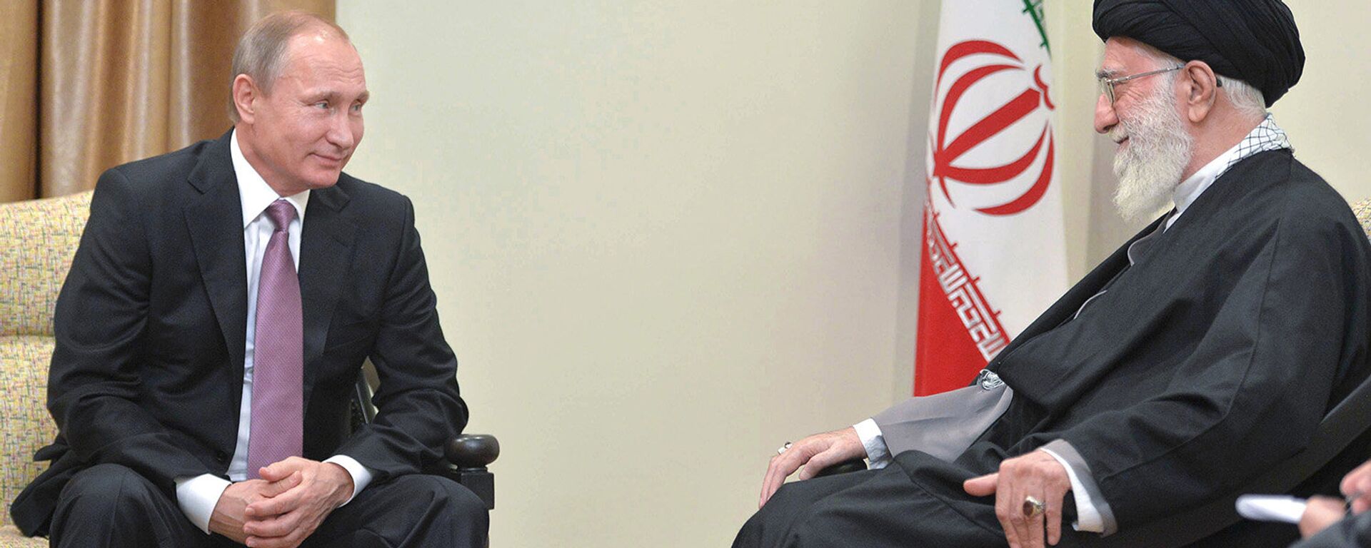 Президент РФ Владимир Путин и Сайед Али Хаменеи - Sputnik Грузия, 1920, 19.07.2022