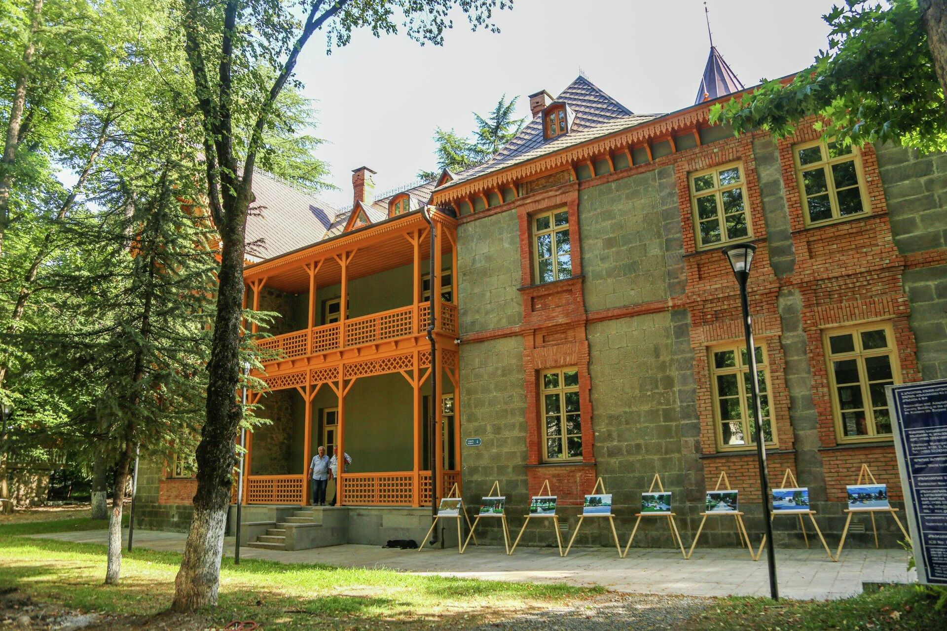 В Боржоми уникальное по красоте здание  Кавалерийского корпуса превратили в музей - Sputnik Грузия, 1920, 19.07.2022