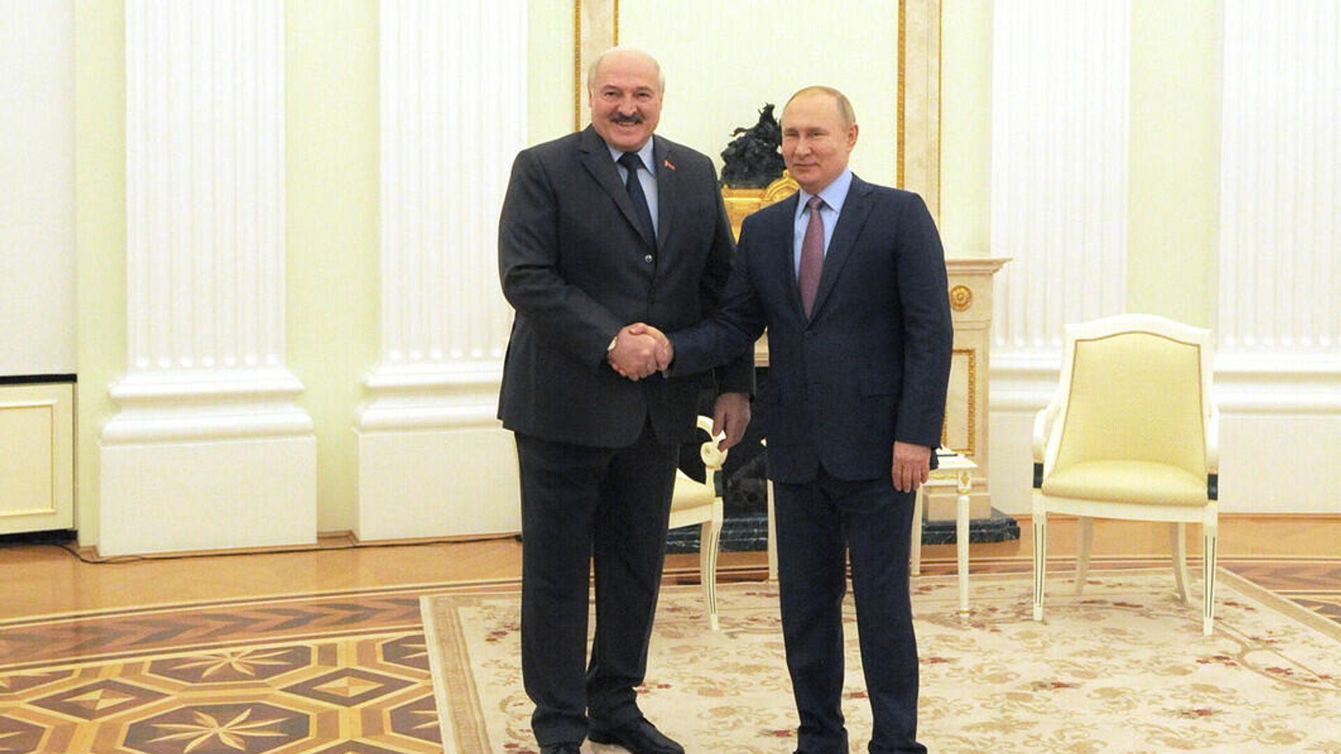 Президент Беларуси Александр Лукашенко и Президент России Владимир Путин проводят переговоры в Кремле - Sputnik Грузия, 1920, 22.07.2022