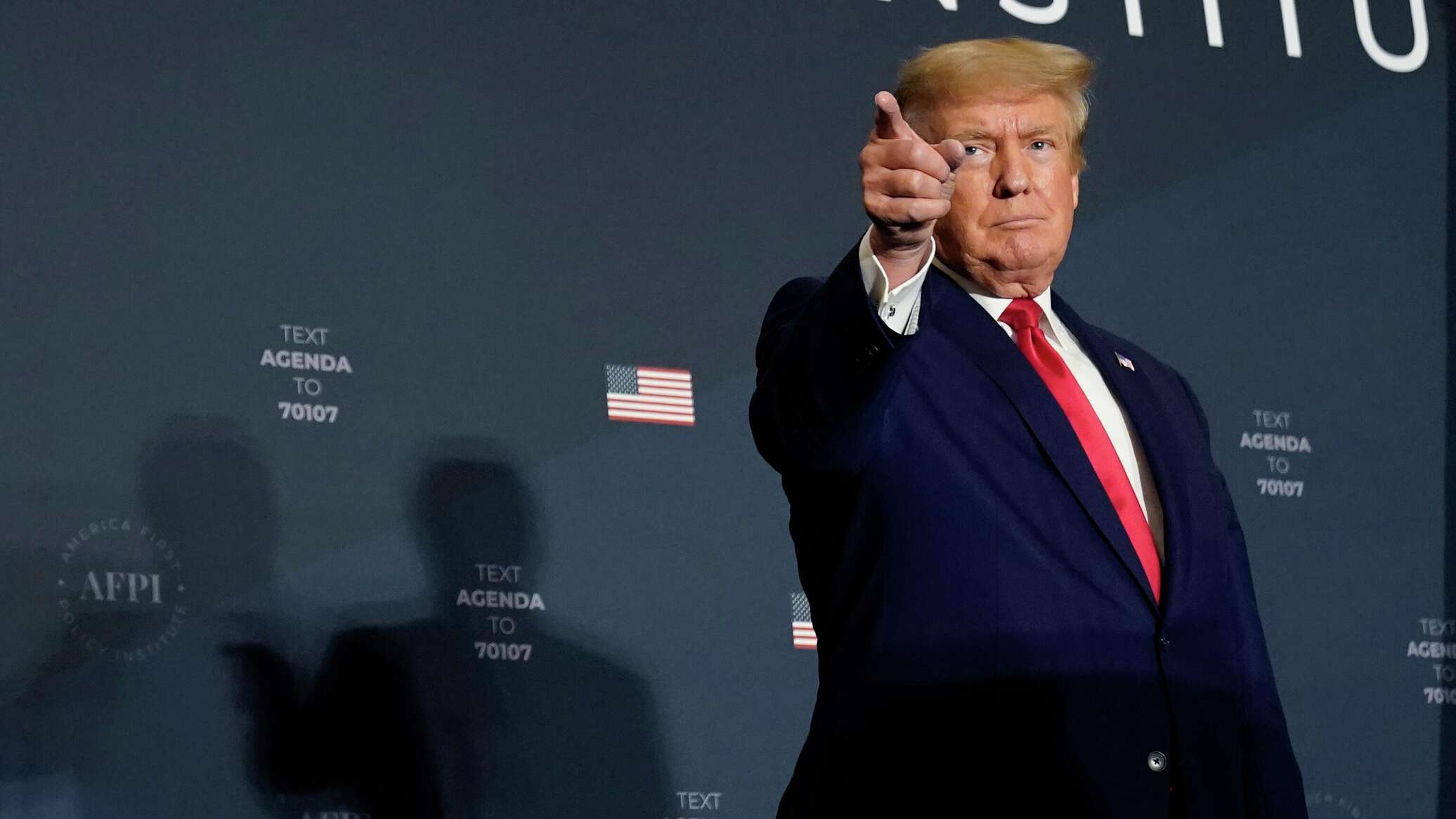 Ничего стран. Трамп и Байден.