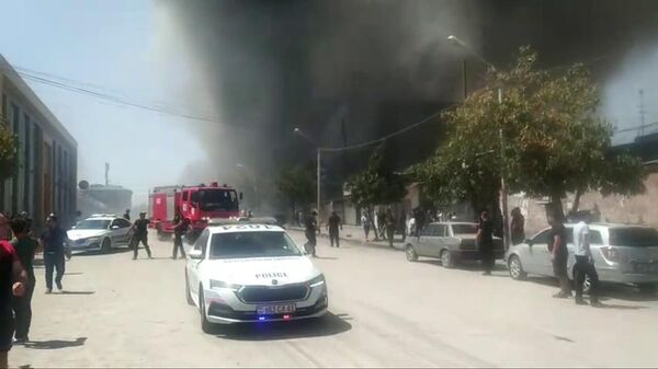 Пожар в торговом центре Сурмалу  - Sputnik Грузия