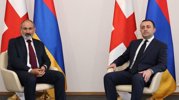 Премьер-министр Грузии Ираклий Гарибашвили и премьер-министр Армении Никол Пашинян - Sputnik Грузия