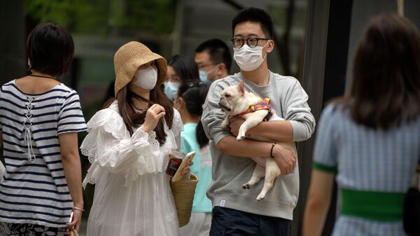 Пандемия коронавируса - люди в масках в Пекине Китай - Sputnik Грузия