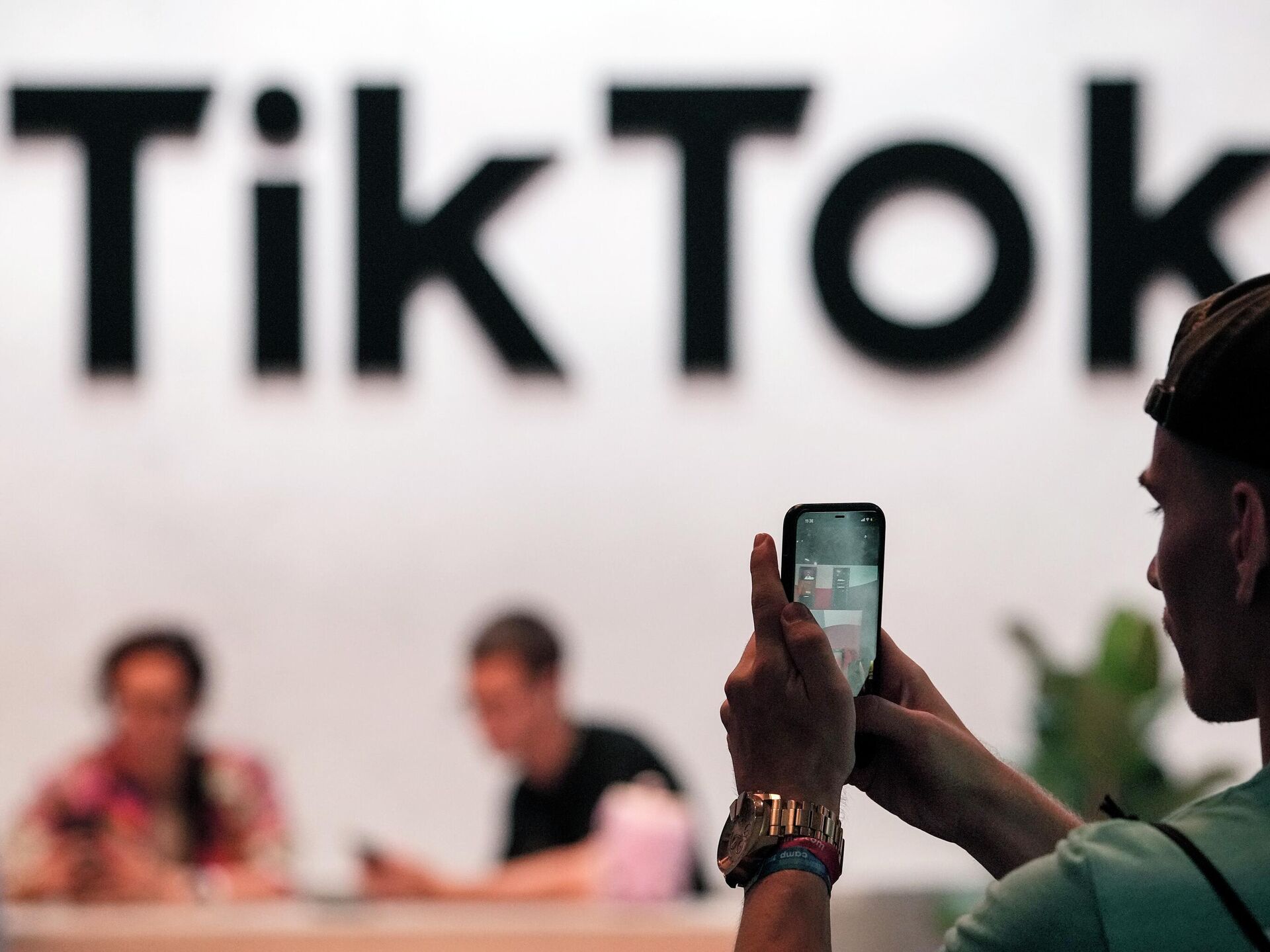 Грузинский кавер песни Italo Disco покорил просторы TikTok - 18.11.2023,  Sputnik Грузия