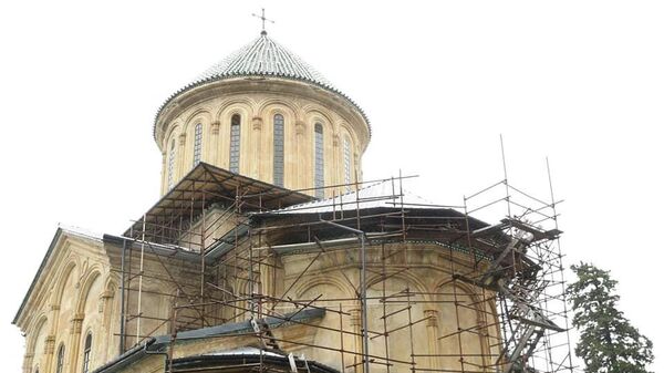 Гелати. Временное перекрытие крыши - Sputnik Грузия