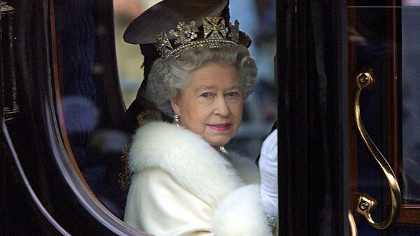 Королева Елизавета II в карете, Лондон, 2000 год - Sputnik Грузия