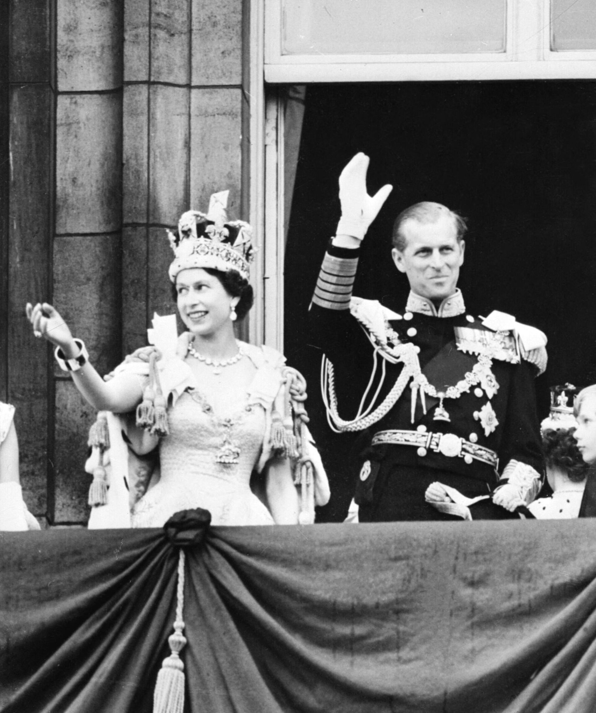 Королева Великобритании Елизавета II и принц Филипп, герцог Эдинбургский после коронации в Вестминтерском аббатстве в Лондоне - Sputnik Грузия, 1920, 19.09.2022