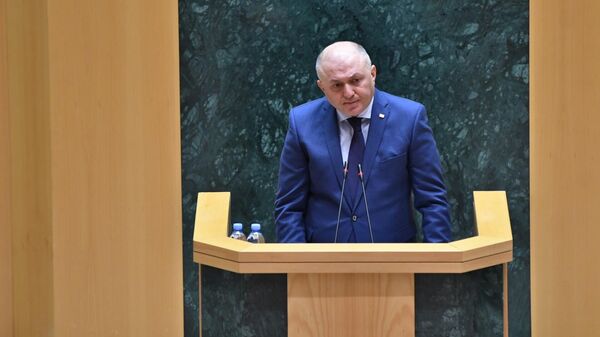 Григол Лилуашвили в парламенте в Грузии - Sputnik Грузия