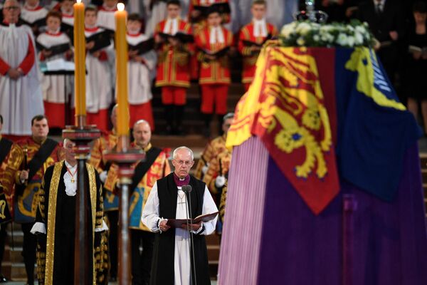 Похоронную службу провел архиепископ Кентерберийский Джастин Уэлби - Sputnik Грузия
