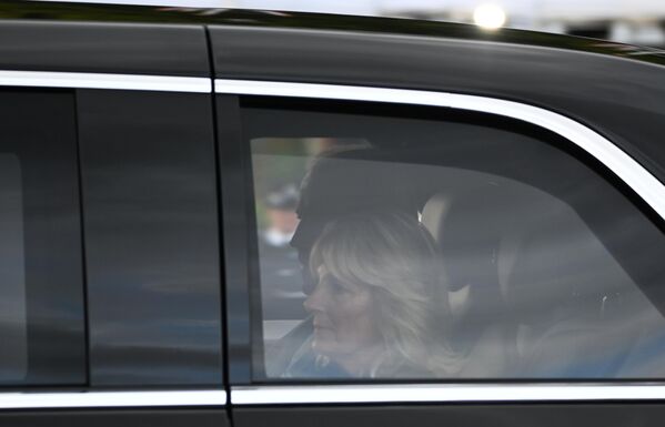 Президент США с супругой оказались единственными высокопоставленными гостями похорон, которые прибыли к Вестминстерскому аббатству на своем транспорте - Sputnik Грузия