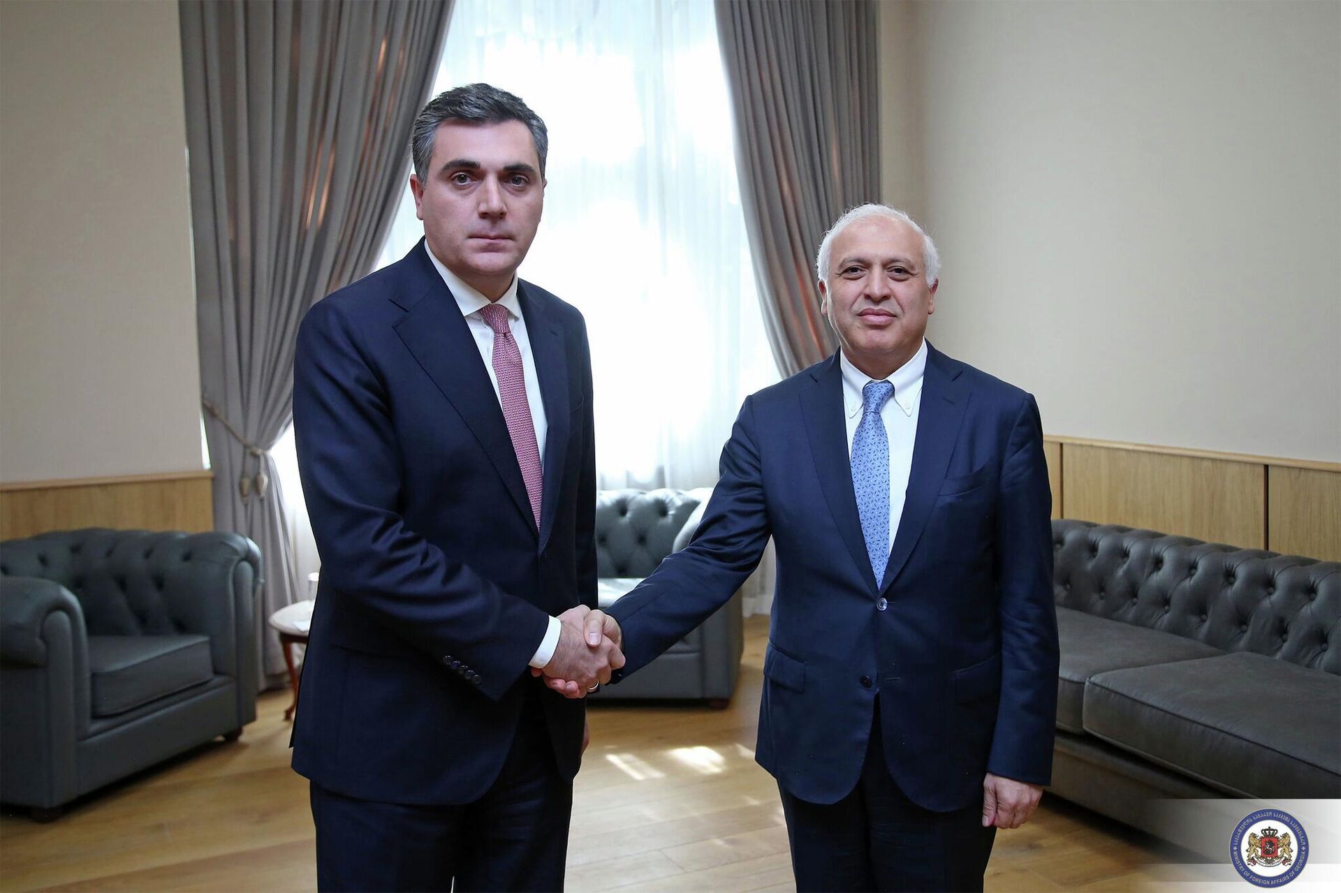 Министр иностранных дел Илья Дарчиашвили и новоназначенный посол Армении Ашот Смбатян - Sputnik Грузия, 1920, 28.09.2022