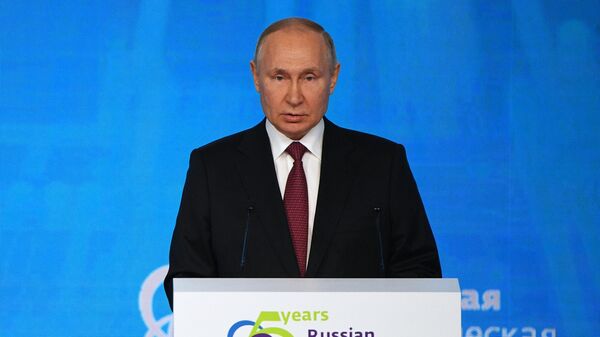 Президент РФ В. Путин принял участие в международном форуме Российская энергетическая неделя - Sputnik Грузия