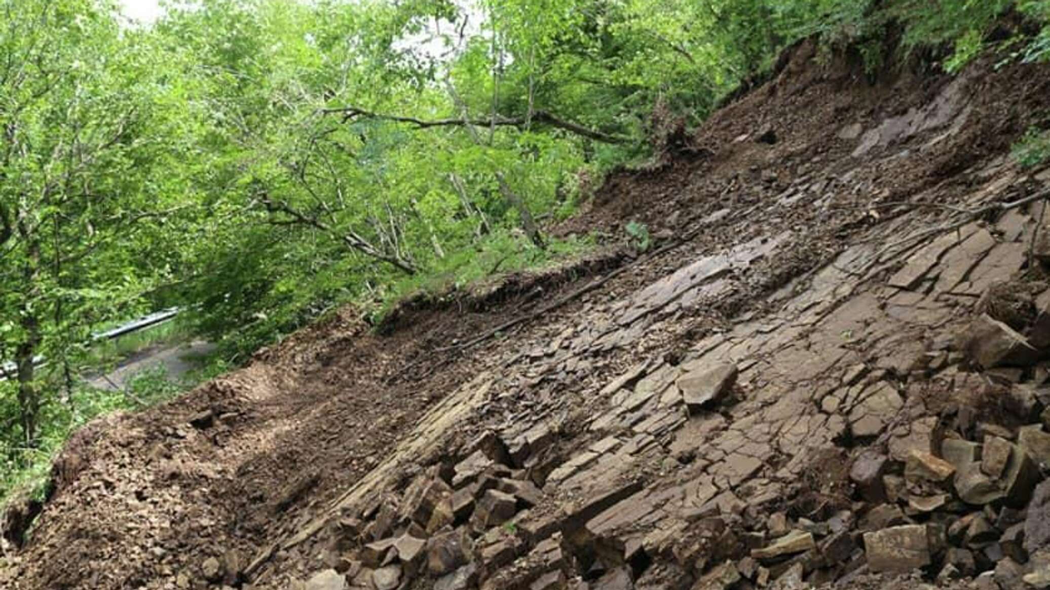 Камнепад на западе Грузии: дорога в Сванети закрыта