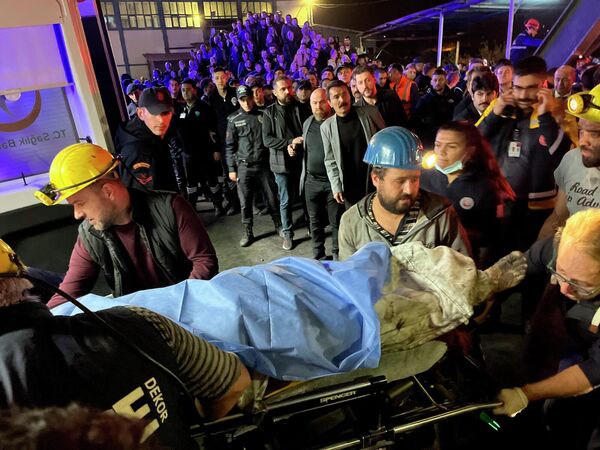 Более 40 человек стали жертвами взрыва в шахте в провинции Бартын на севере Турции - Sputnik Грузия