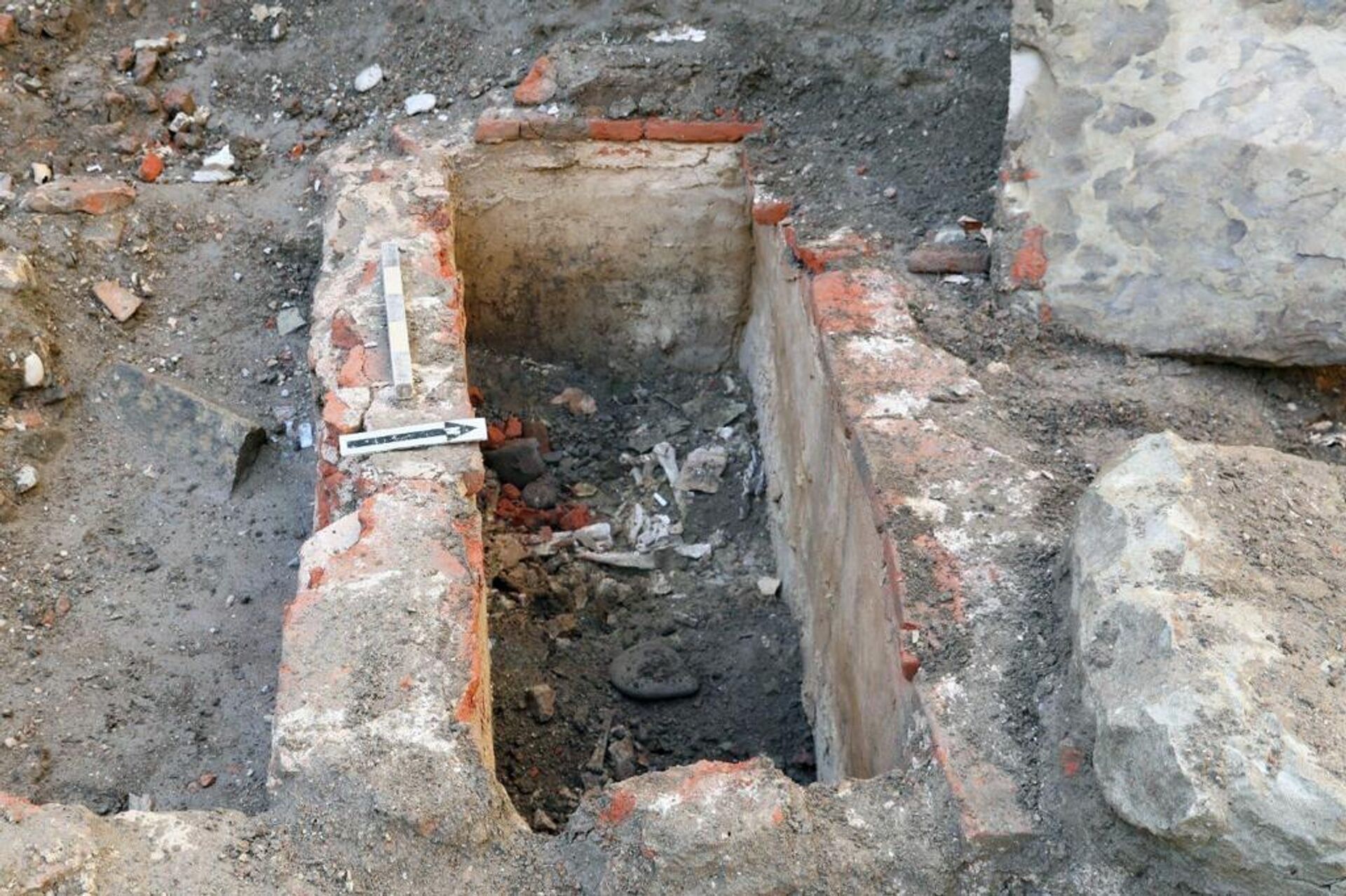Древние гробницы обнаружены на территории Минкульта в Тбилиси  - Sputnik Грузия, 1920, 19.10.2022