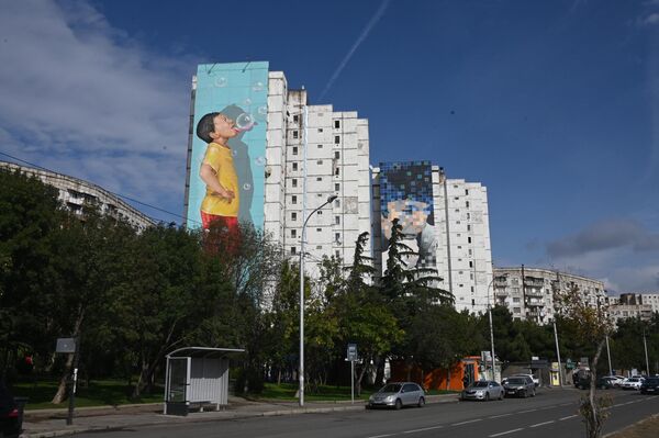 Мурал — это огромное изображение, которое нанесено на стену здания или сооружения - Sputnik Грузия