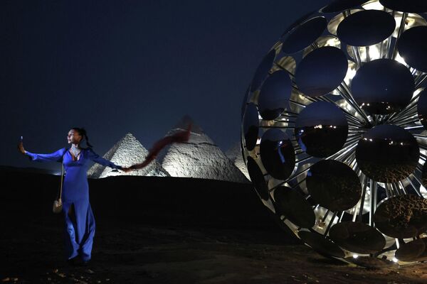 Уникальная выставка скульптур открылась рядом со знаменитыми пирамидами - Sputnik Грузия