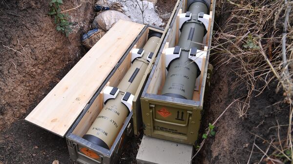 Трофейное оружие иностранного производства, оставленное на позициях ВСУ при отступлении в Донецкой области. - Sputnik Грузия
