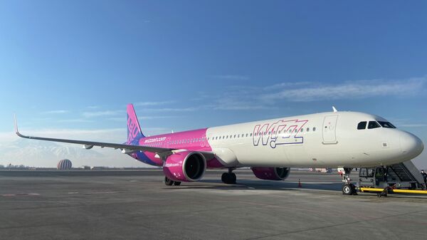 Самолет авиакомпании Wizz Air Abu Dhabi - Sputnik Грузия