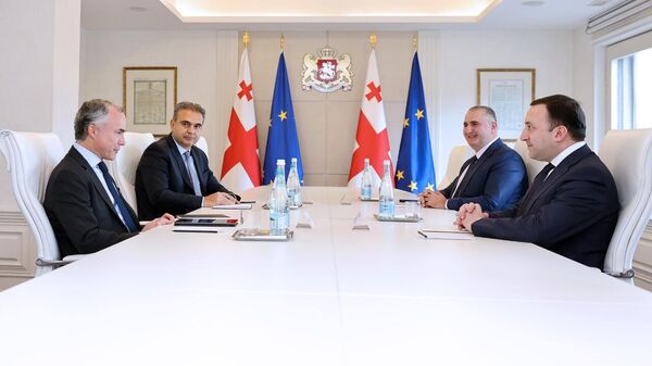 Ираклий Гарибашвили встретился с главой оценочной миссии МВФ Джеймсом Джоном - Sputnik Грузия