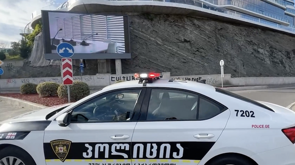 В центре Тбилиси под комплексом Царя Давида сошел оползень - видео - Sputnik Грузия