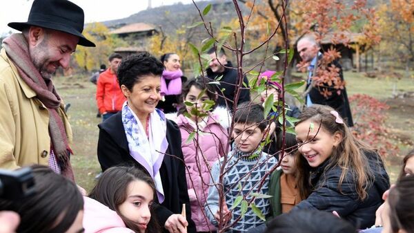 На территории Этнографического музея посадили саженцы деревьев - Sputnik Грузия