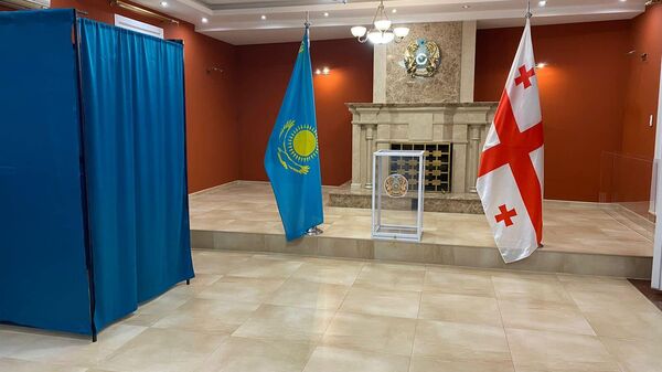 Избирательный участок в посольстве Казахстана в Грузии - Sputnik Грузия