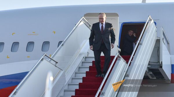 Президент России Владимир Путин прибыл на саммит ОДКБ (23 ноября 2022). Еревaн - Sputnik Грузия