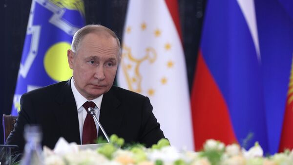Президент России Владимир Путин на саммите организации в Ереване - Sputnik Грузия