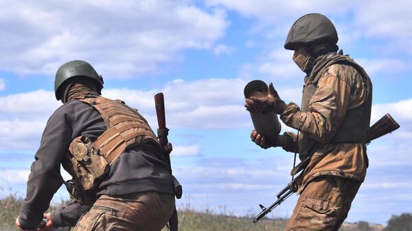 Работа артиллерийского расчета ЧВК Вагнер под Бахмутом в ДНР - Sputnik Грузия