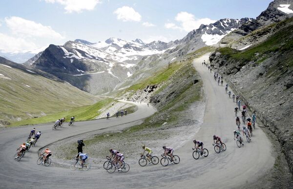 Велогонка &quot;Тур де Франс&quot; между Валь-д&#x27;Изером и Брианконом, во Французских Альпах - Sputnik Грузия