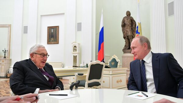 Киссинджер готов отдать России не только Донбасс - Sputnik Грузия