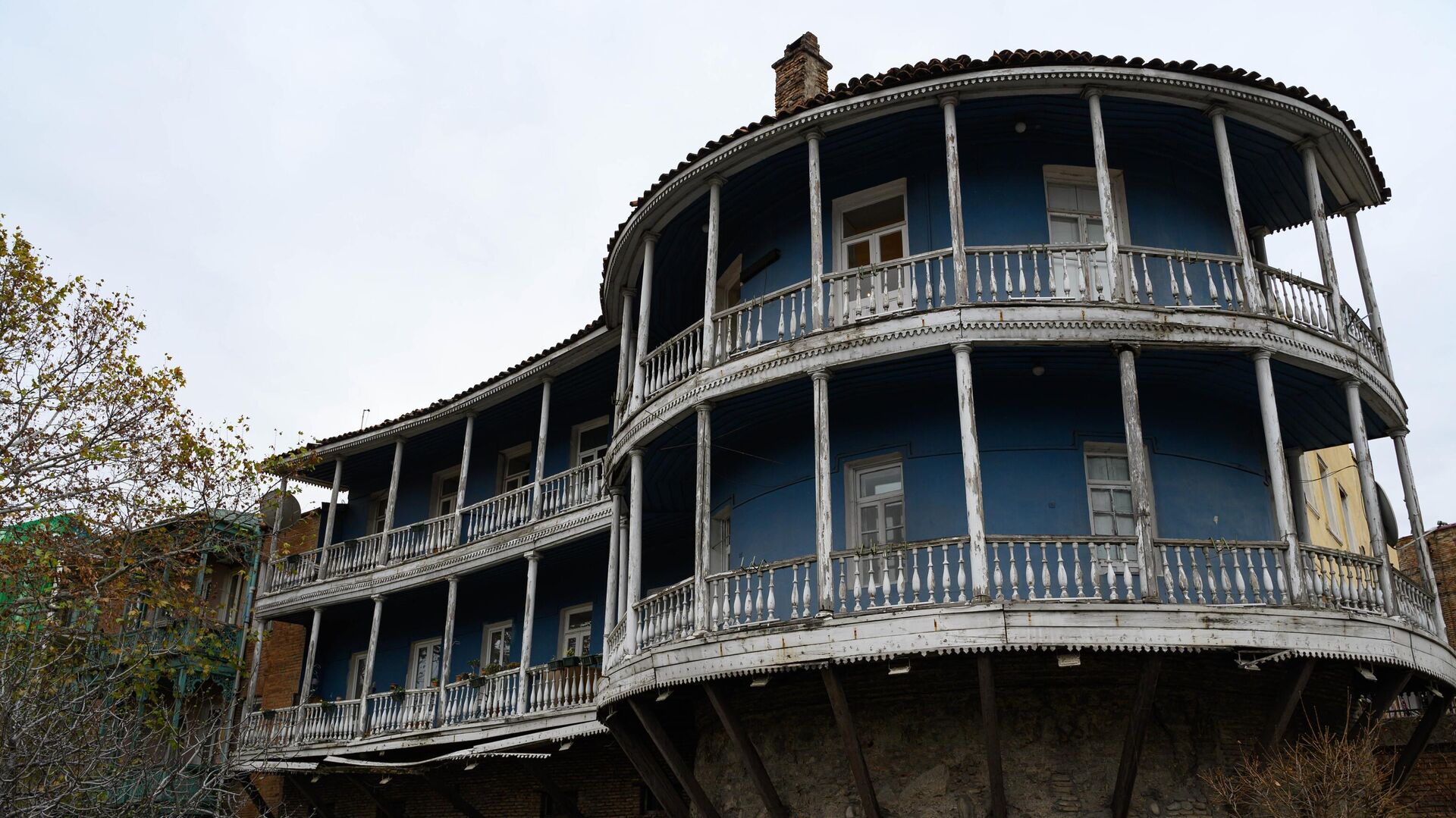 Вид на старый Тбилиси - городская архитектура, балкончики, старые дома - Sputnik Грузия, 1920, 07.09.2023