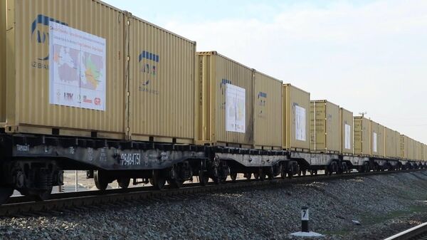 Узбекистан запустил новый контейнерный поезд в ЕС через Закавказье - Sputnik Грузия