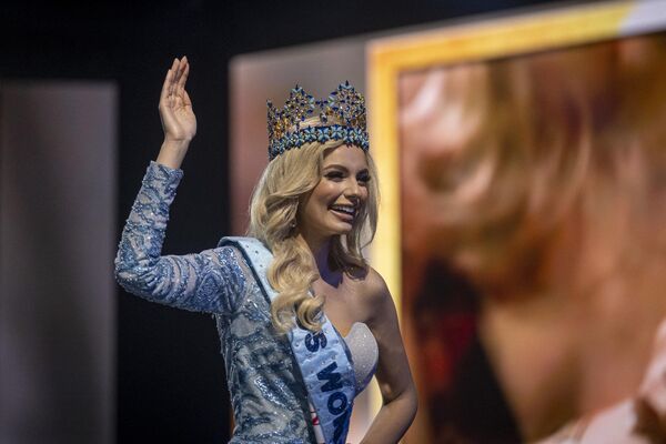 Мисс Польша Каролина Белавска после победы на конкурсе красоты &quot;Мисс мира&quot; в Пуэрто-Рико - Sputnik Грузия