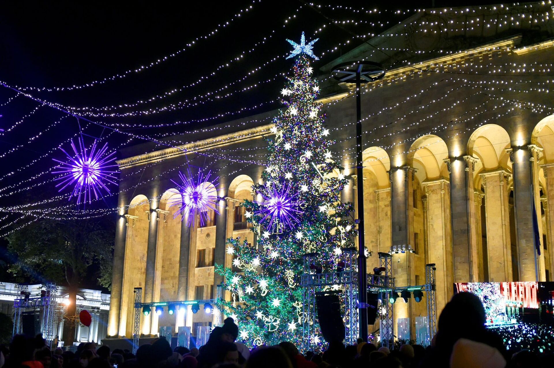 Новогодняя елка Тбилиси - Sputnik Грузия, 1920, 26.12.2022